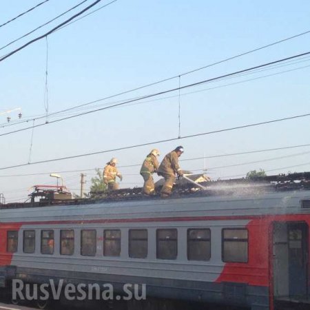 В подмосковном Раменском во время движения загорелась электричка, МЧС эвакуировали пассажиров (ФОТО)