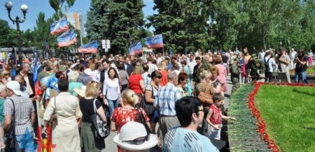 Донецк почтил память бойцов ВСН и жителей Славянска, погибших в боях за город