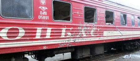 ДНР вывозит из-под обстрелов трудовую документацию вагонного депо станции Донецк