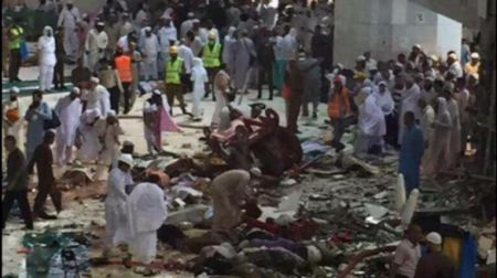 Число погибших при падении строительного крана на главную мечеть Мекки возросло до 62 человек