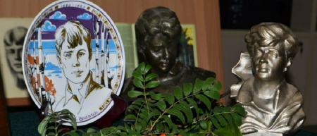 Луганские ценители поэзии отметили 120-летие со дня рождения Есенина