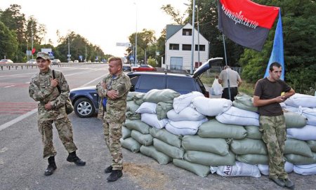 ОБСЕ: "Правый сектор" обыскивает автомобили на границе Украины и Крыма