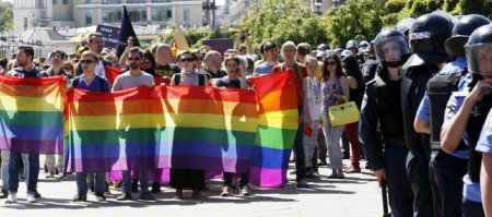В ЛНР не разрешат однополые браки и многоженство