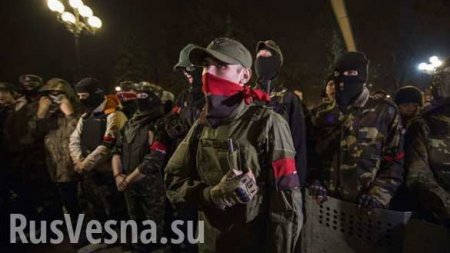 «Правый сектор» пугает Порошенко своими карательными батальонами