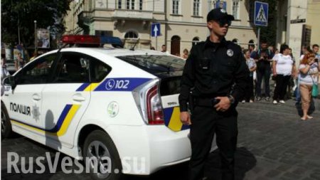Во Львове преподаватель университета устроила скандал и угрожала полицейским (ВИДЕО)