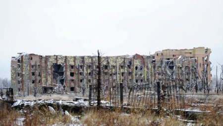Донецк сотрясают сильные взрывы под аэропортом