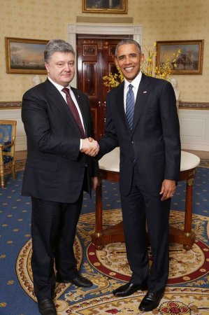 Стиль «Мятый президент»: на встрече с Обамой Порошенко сохранял непринуждённый образ (ФОТО)