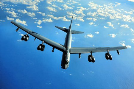 Старое, верное средство: США перебросили бомбардировщики Б-52 на Ближний Восток