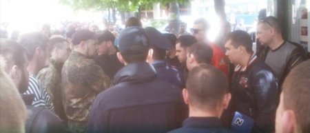 Продавщицы с одесского "Привоза" побили тазиками местных нациков