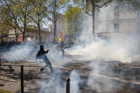 Первомайская демонстрация в Париже закончилась бойней с полицией (ФОТО)