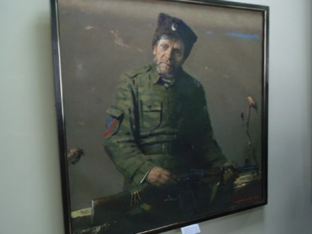 В Луганске открылась выставка Союза художников ко Дню Победы и Дню Республики (ФОТО)