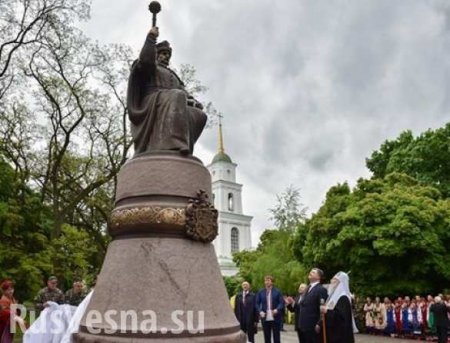 Мазепа — символ борьбы с Россией, — Порошенко открыл памятник гетману-предателю в Полтаве (ФОТО, ВИДЕО)