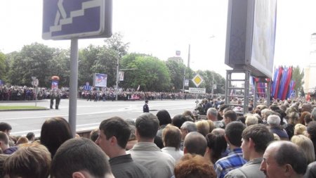 В Донецке начался парад Победы (+ФОТО, ВИДЕО)
