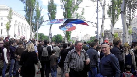 В Донецке начался парад Победы (+ФОТО, ВИДЕО)