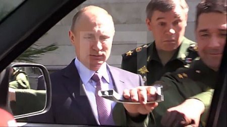 Генерал рассмешил Путина на презентации нового УАЗа
