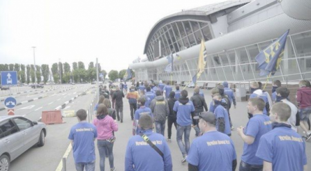 Боевики «Азова» переместились в киевский аэропорт «Борисполь» (ФОТО)