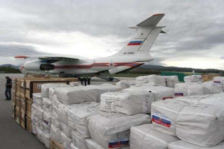 Российские военные доставили две тонны гуманитарной помощи в Алеппо