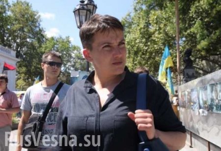 Савченко в Одессе забросали яйцами и не пускали в мэрию (ФОТО, ВИДЕО)