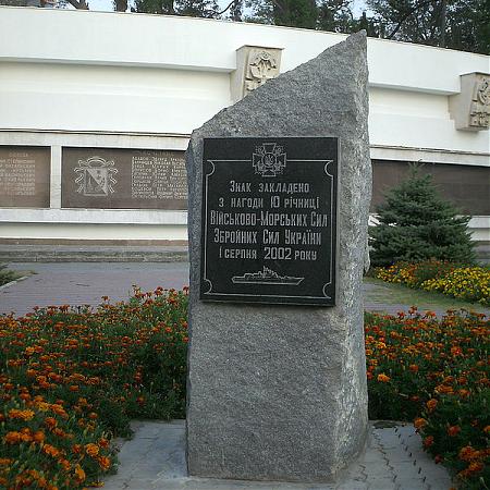 «Надгробия в центре города»: запорожская «Аллея создателей независимости» шокировала горожан (ФОТО)