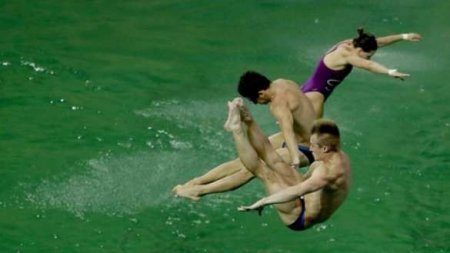 Вот это уровень: На Олимпиаде позеленела вода в бассейне из-за количества спортсменов