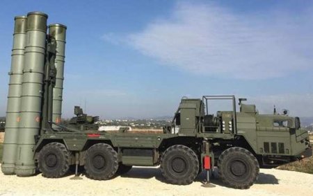 В Крым перебросили ракетную установку С-400 «Триумф»