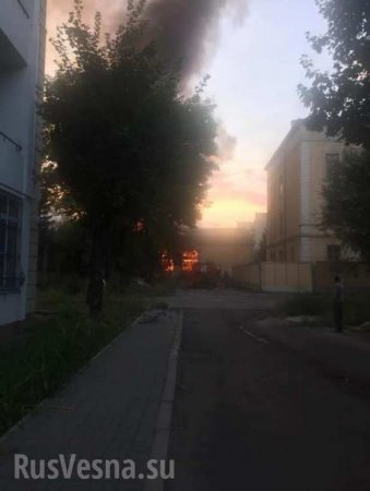 Во Львове горит воинская часть. Центр города в дыму (ФОТО, ВИДЕО)