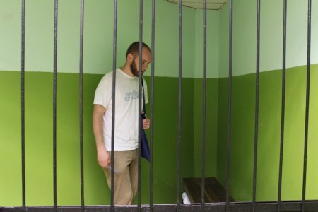 Клетки полиции в киевском метро: без вентиляции, воды, со шприцами на полу (ФОТО)