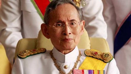 На 89-м году жизни скончался король Таиланда Пумипон Адульядет