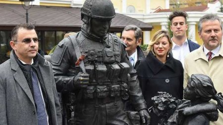 Барин, помоги!: Киев призвал США ввести против итальянских депутатов санкции за визит в Крым