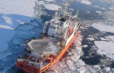 Судно «Академик Федоров» вышло в Антарктиду навстречу полям гигантских айсбергов