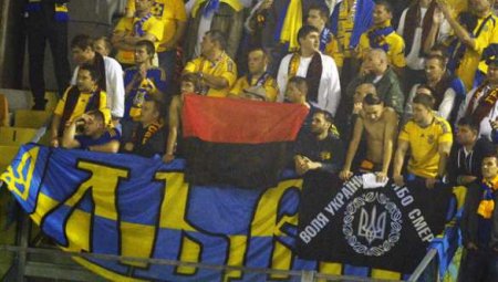 ФИФА наказала Украину за бандеровский флаг на матче с Косово