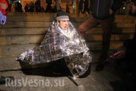Драка с полицией, помидоры и яйца — радикалы попытались сорвать концерт Потапа и Насти в Киеве (ФОТО, ВИДЕО)
