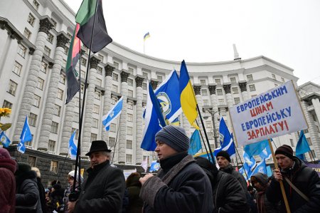 Бюджет Украины: силовики и чиновники — за счет фермеров и студентов (ФОТО)