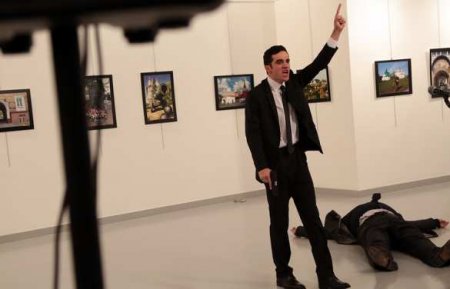 В Турции тяжело ранен посол России