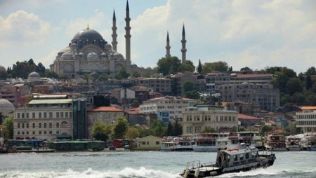 Турцию штормит: Неизвестный открыл стрельбу в мечети Стамбула