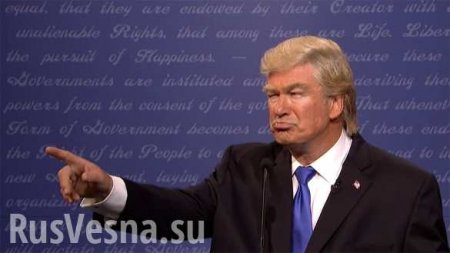 Болдуин подколол Трампа кепкой с надписью на ломаном русском (ФОТО)