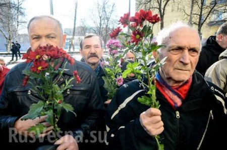 В Киеве открыли мемориальную доску основателю ОУН (ФОТО)
