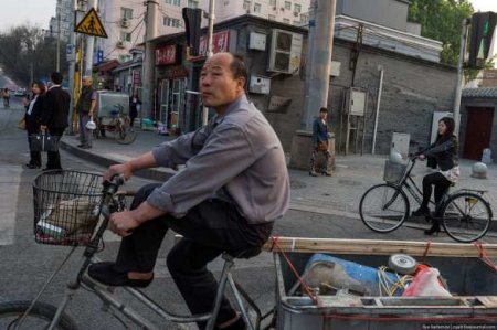Китайский велосипедист понял, что едет не туда, только после 30 дней пути