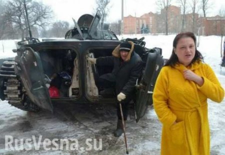 Жителей Донецка из-за обстрелов эвакуируют на бронетехнике (ФОТО)