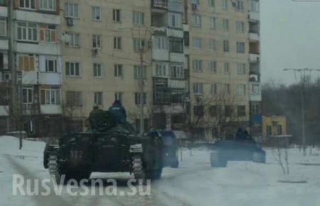 Жителей Донецка из-за обстрелов эвакуируют на бронетехнике (ФОТО)