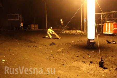 Как устраняли последствия ночного обстрела в Донецке (ФОТО)