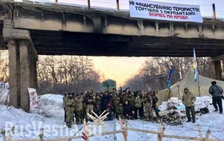 Блокада Донбасса приведет к войне всех против всех и полному развалу Украины