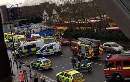 В Лондоне автомобиль въехал в толпу: пять пострадавших