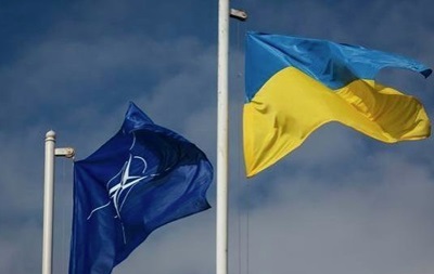 «Голос Америки»: Командующий НАТО в Европе призвал вооружить Украину до зубов