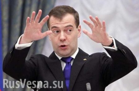 «Страшный человек» — Медведев забанил Навального