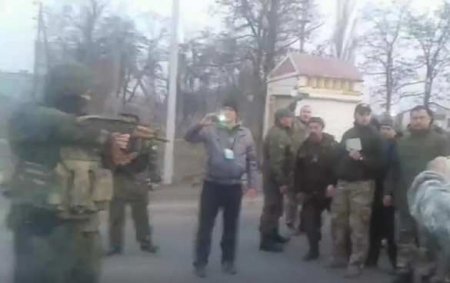 Со стрельбой и газом: Украинская полиция заявила о новой стычке с блокадчиками (ВИДЕО)