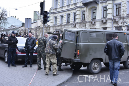 Киевские врачи закончили оперировать охранника застреленного в Киеве экс-депутата Вороненкова