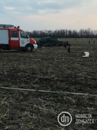 Появились первые фото и видео с места падения украинского вертолета возле Краматорска (ФОТО, ВИДЕО)