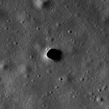 На Луне обнаружены глубокие подземные туннели (ФОТО)