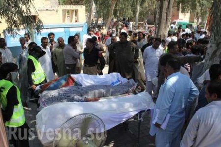 Смотритель храма убил 20 прихожан в Пакистане (ФОТО, ВИДЕО)